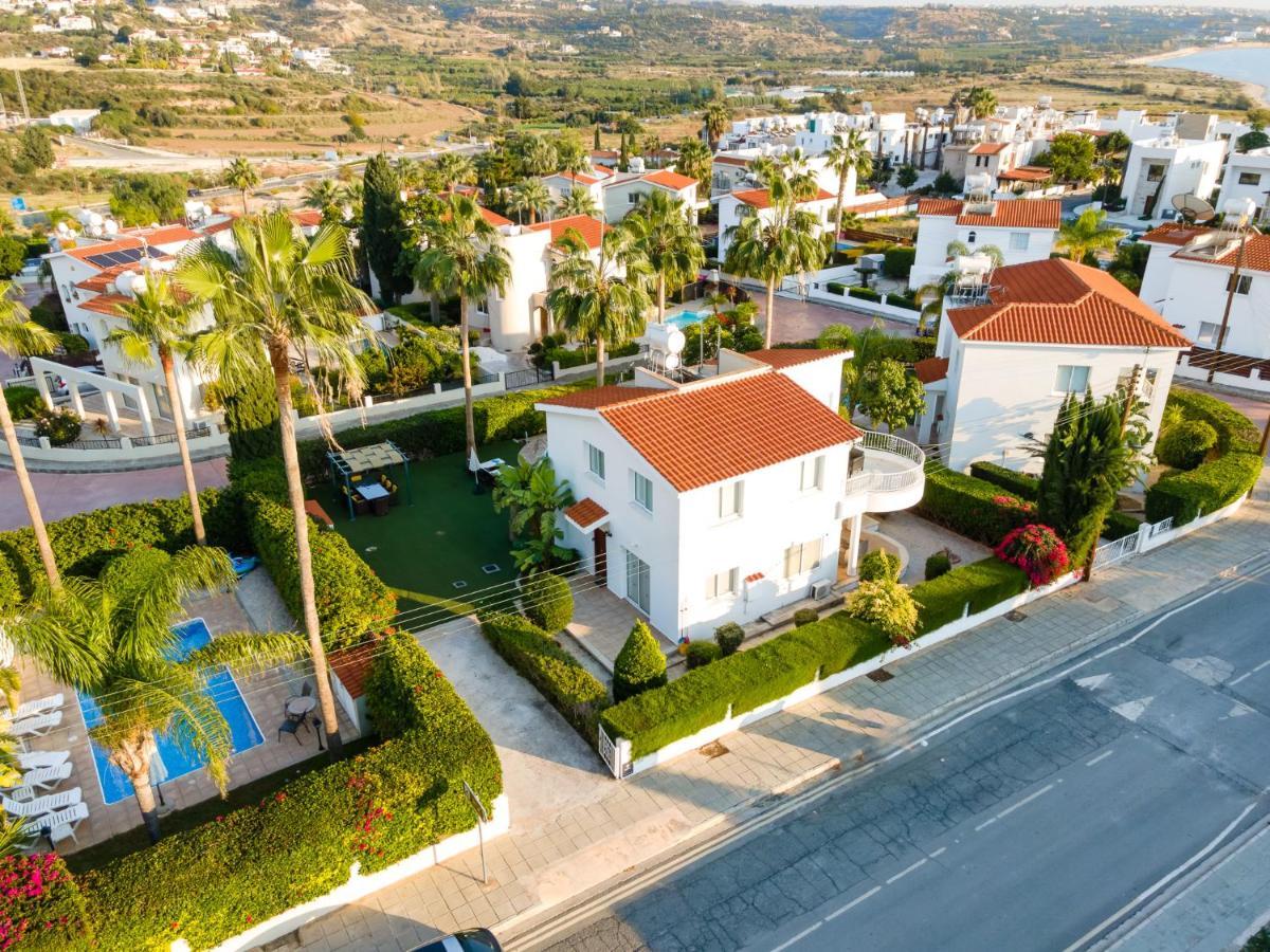Villa Oasis By Ezoria Villas Coral Bay Exterior photo